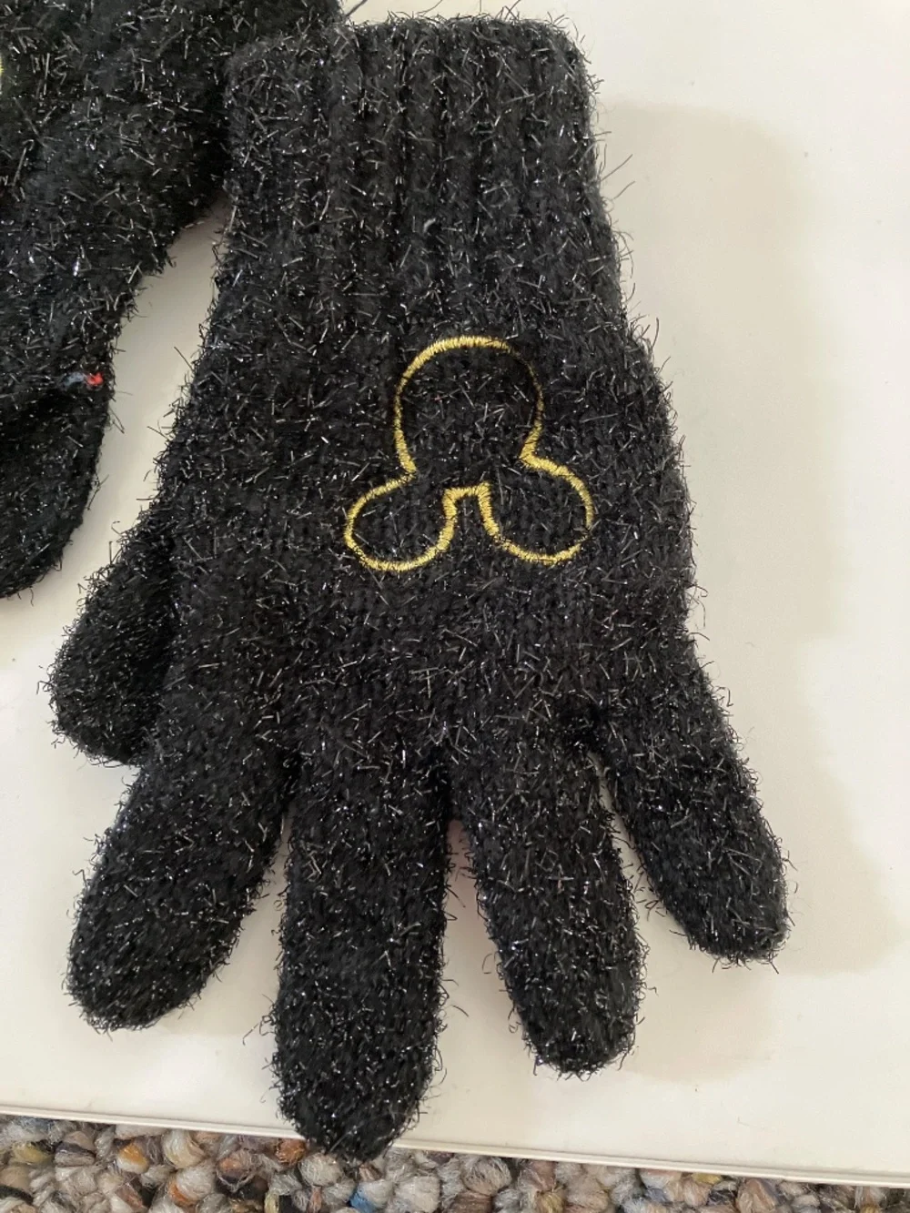 NWOT Disney Mickey and Minnie Kids’ Gloves